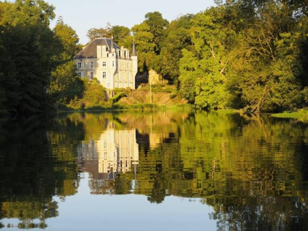 Chateau Des Loups - Les Cedres Bleus Echire Buitenkant foto