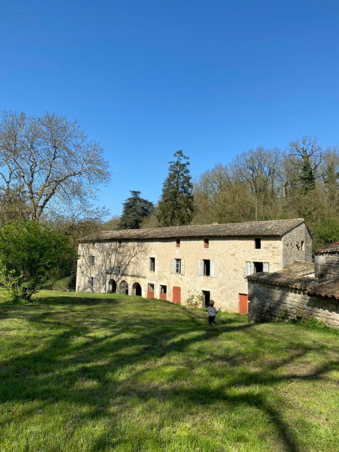 Chateau Des Loups - Les Cedres Bleus Echire Buitenkant foto