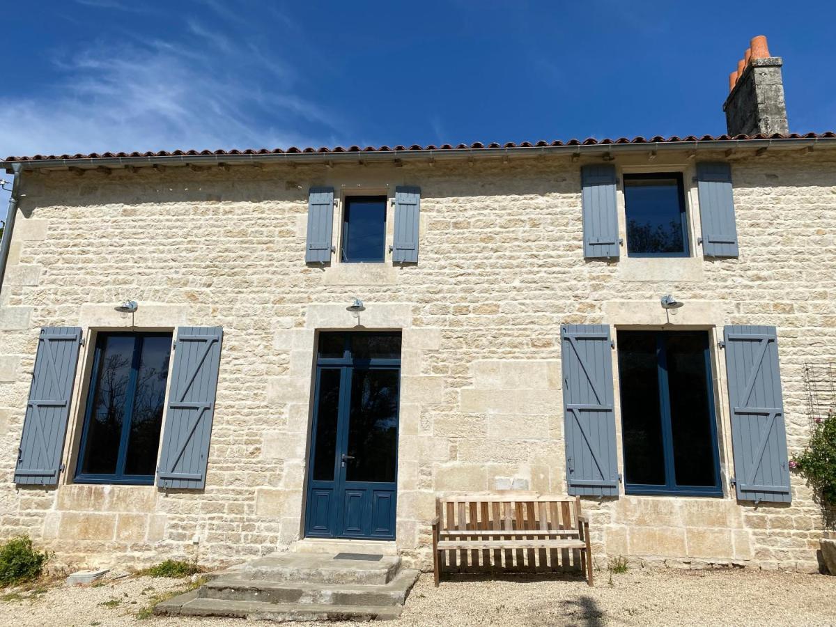 Chateau Des Loups - Les Cedres Bleus Echire Buitenkant foto