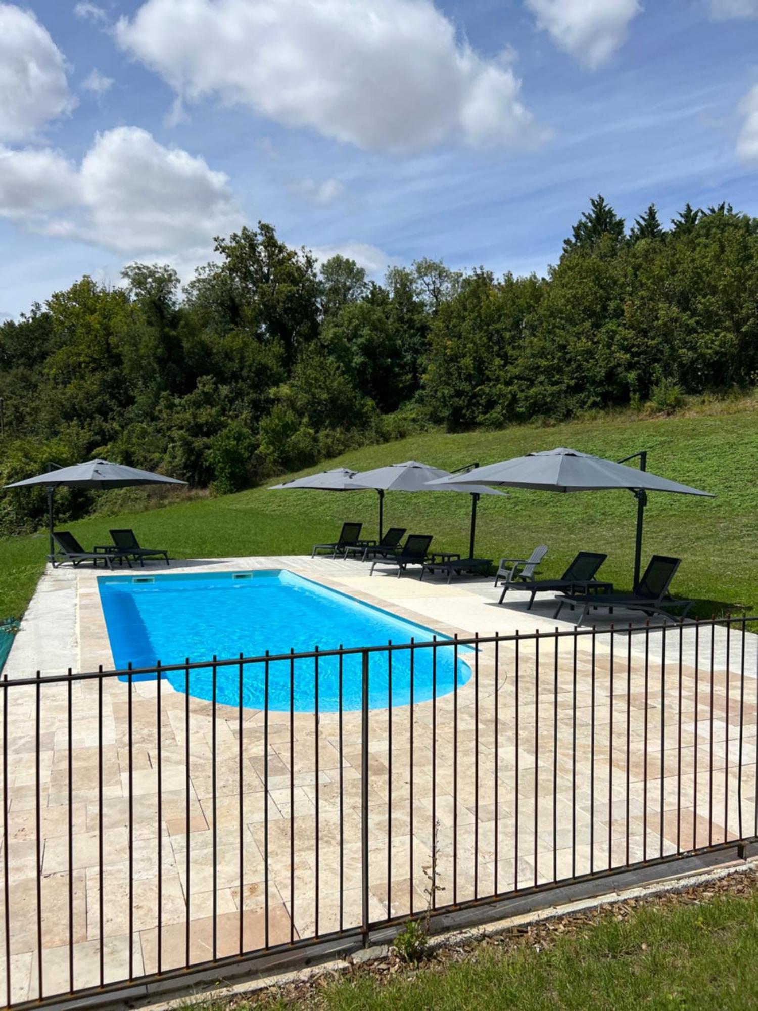 Chateau Des Loups - Les Cedres Bleus Echire Buitenkant foto